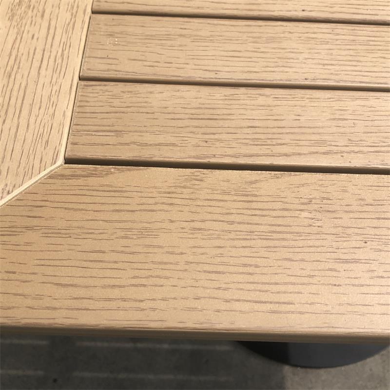Close-up of a mitred corner where the frame meets the slat field